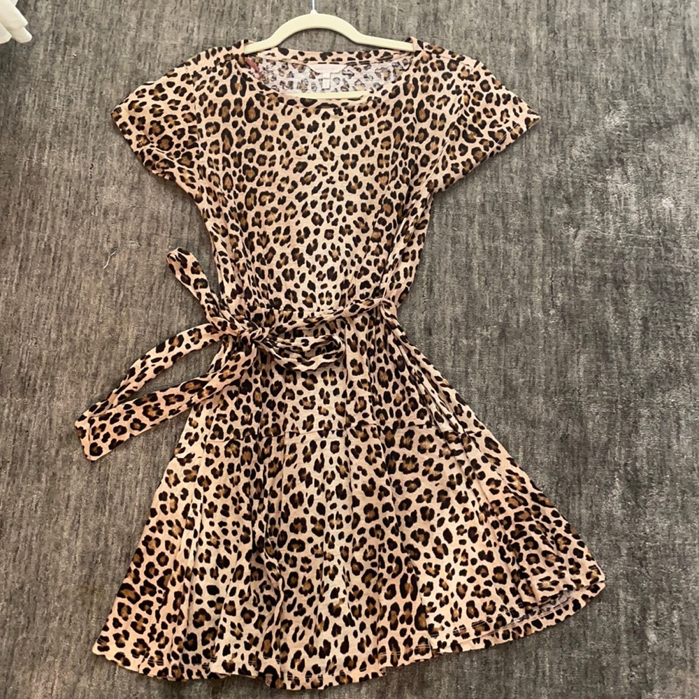 Leopard summer dress with belt.